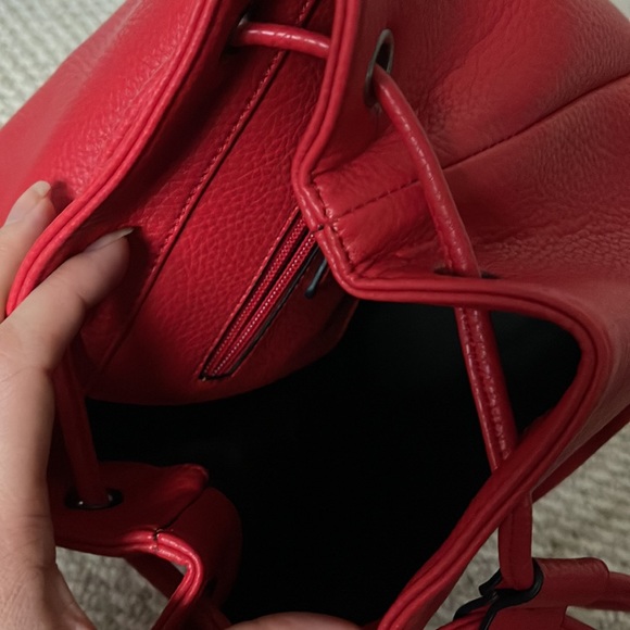 Guess red backpack - Picture 7 of 9